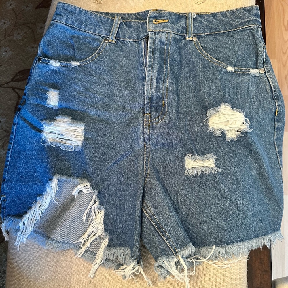HYFVE Distressed Boutique Womens Jean Shorts NWOT Fits Size XS/S Label Reads L